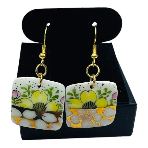 Handcrafted Earrings Made from Shattered Vintage English Fine Bone China Teacup - Picture 1 of 10